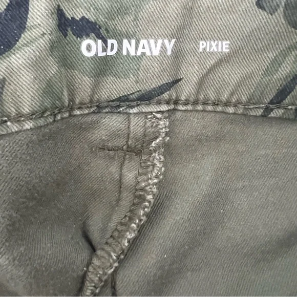 Old navy pixie pants - Picture 3 of 4